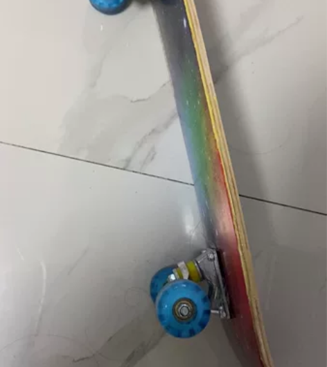 驰远星空滑板  底下带亮灯的 我们一家人没...