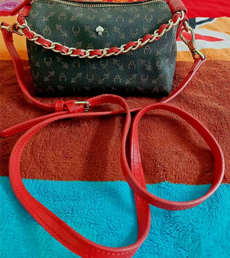 斜挎包  20元 感兴趣的话点“我想要”和...