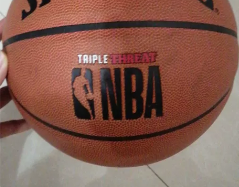 斯伯丁篮球  七号球 篮球太多了这个没玩过...