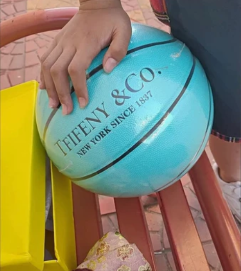 【全新未拆封包邮】正品篮球蒂芙尼蓝色室外水...