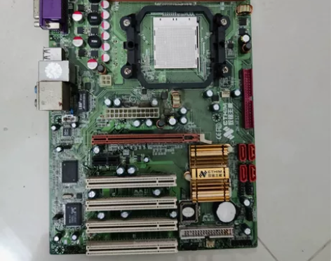 致铭电脑主板 ZM NF 52 L明显使用...