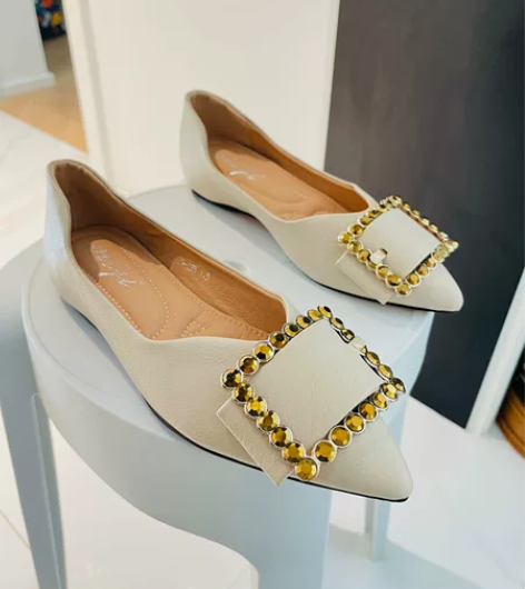 全新37码奶白色尖头方钻软底单鞋 超级舒服...