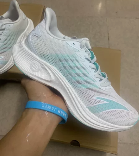 安踏马赫2.0跑步鞋,码数41,全新原盒,...