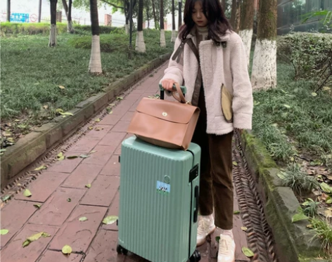 9成新，保养完好。 由于家里20寸行李箱较...