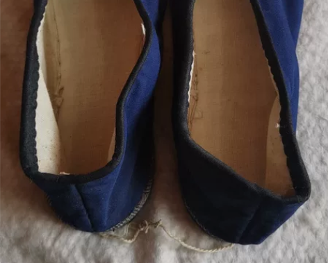 老物件，绣花老布鞋 上门收到一双纯手工做的...