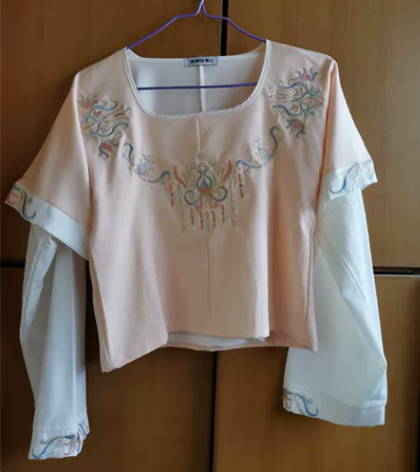 杏粉。唐坦领 M 40出 半臂加圆领内搭 ...