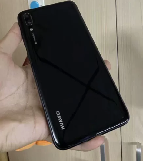 华为 畅享9  4128G 二手9.5成新...