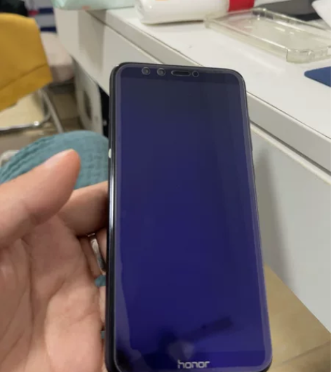 华为荣耀9，32G内存，4G运行内存。22...