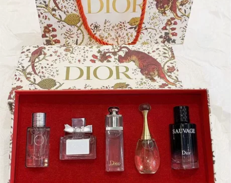 Dior虎年香水限定礼盒！全新未拆封，买重...