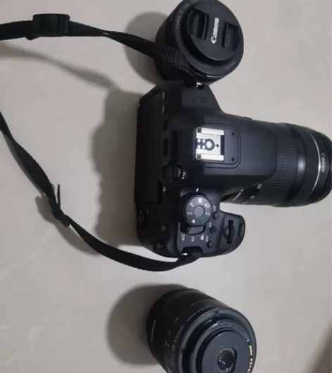 半年前京东买的佳能850D，无明显使用痕迹...