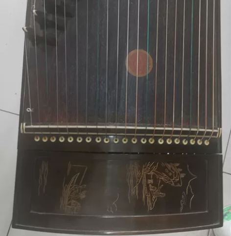 国韵古筝，带琴袋琴架，最高音弦需自行更换一...