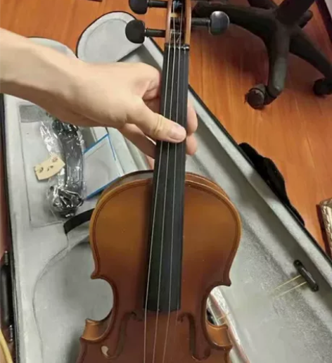 朋友送的2000买的4/4实木纯手工小提琴...