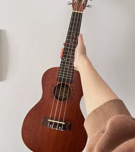 尤克里里桃花芯珍珠白23寸，几乎全新，买来...