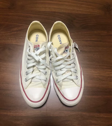 匡威女白色低帮帆布鞋37码，不退不换不议价...