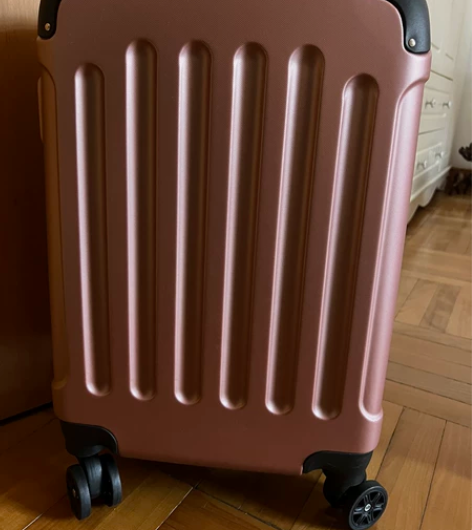 拉杆箱全新，出行旅游必备，可带上飞机，本人...