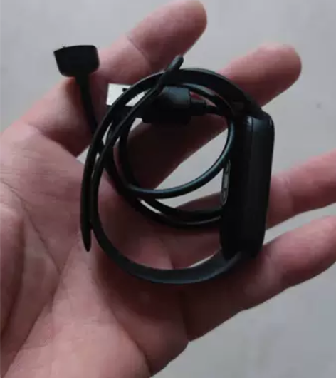 小米手环5。待机5天没问题。 感兴趣的话点...