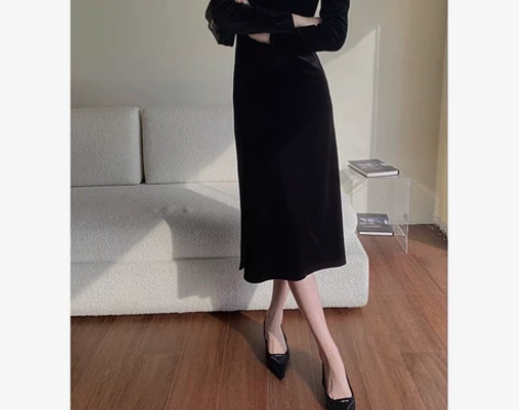 金丝绒法式裙,很有设计感,后背露腰 感兴趣...