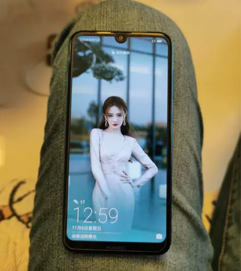 华为畅享9 手机内存4+64，刚刚换过新电...