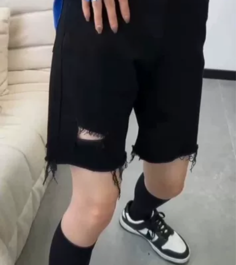 全新牛仔短裤，S码，全新全新全新，版型很好...