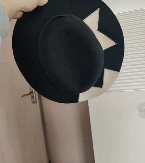 全新女士羊毛帽子礼帽,一次没戴过。一直放柜...