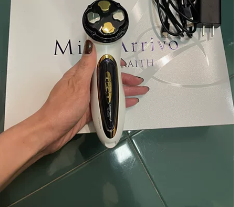幻影美容仪(宙斯旗下产品) 是微电流美容仪...