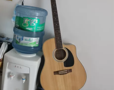 有轻微使用痕迹，有轻微磕碰，当面取哈，不发...