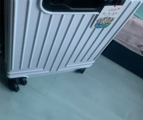 ＮICI 拉杆箱 新的。招商银行给的礼品 ...