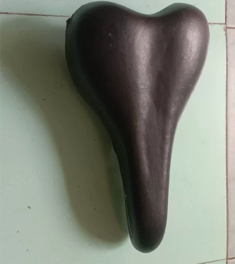 美利达自行车坐垫,有一点瑕疵,不影响使用,...
