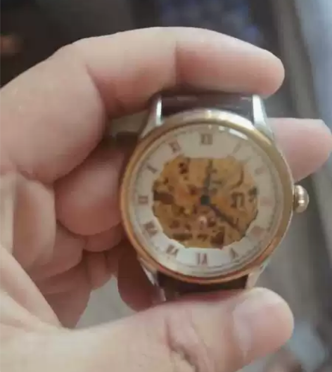 雷诺镂空手表,防水时尚。买的时候2980....