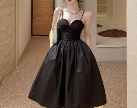 赫本风收腰连衣裙2022年新款法式蓬蓬裙夏...