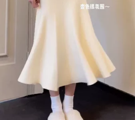 鱼尾裙,杏色全新,因为买小了低价出 感兴趣...