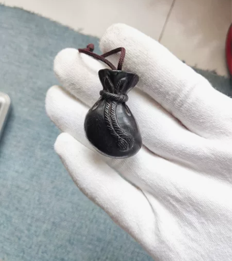 木雕钱袋乌木雕钱袋 老乌木雕钱袋,手工雕刻...