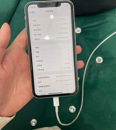 闲置苹果11，128g，成色磨损自己看，行...