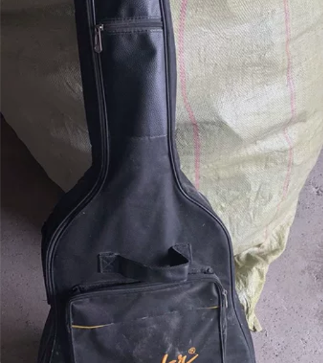 出一把吉他 没怎么用过 有意者私 感兴趣的...