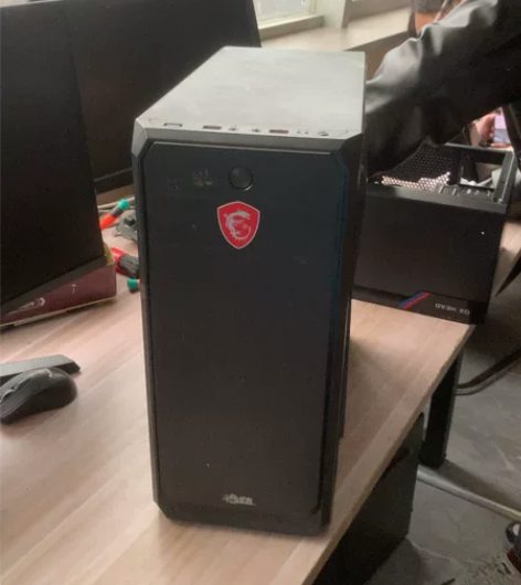 半岛铁盒办公机箱，成色一般，本地自取 感兴...