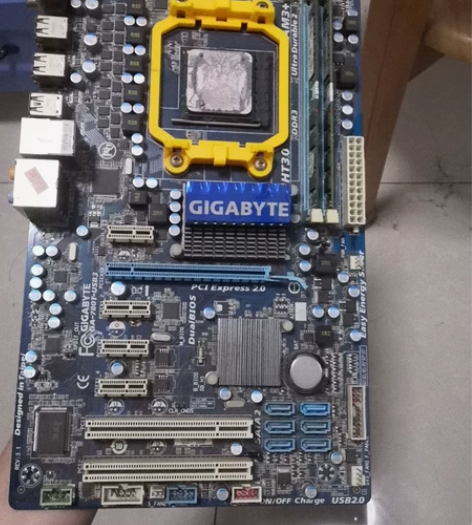 主板CPU内存。 主板忘了什么牌子，CPU...