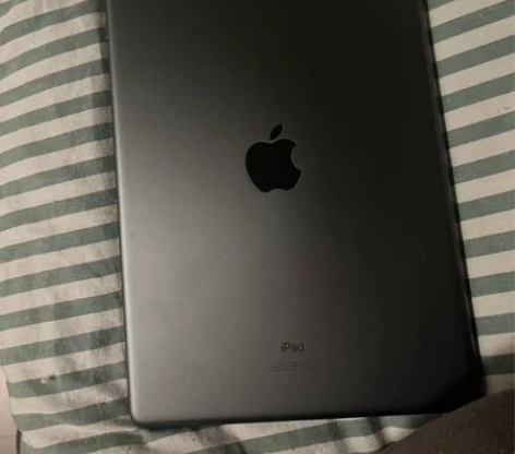 自用ipad8 买回来没用过多久 想着闲置...