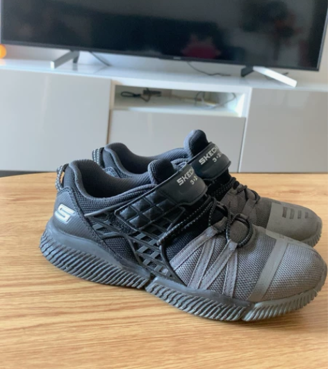转正品斯凯奇奇运动鞋，买来没怎么穿没怎么穿...