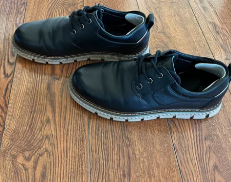 骆驼皮鞋·男42号·二手物品不退不换 里面...