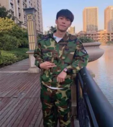 军训服哦宝宝们，有点帅帅的穿起来超舒服，做...