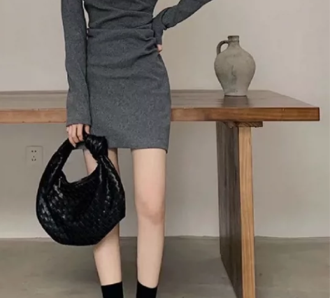 法式高领收腰内搭打底裙修身显瘦包臀短裙褶皱...