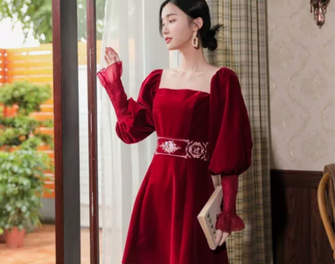 早春季女装2021年新款法式宫廷复古民族风...