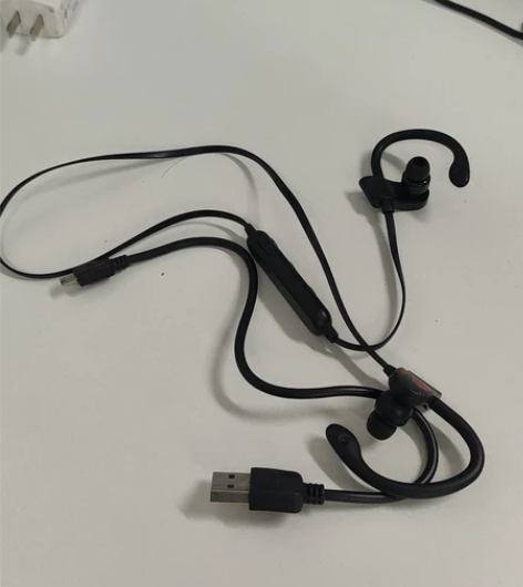 运动耳机，半年没用了应该能用，搬家处理，自...