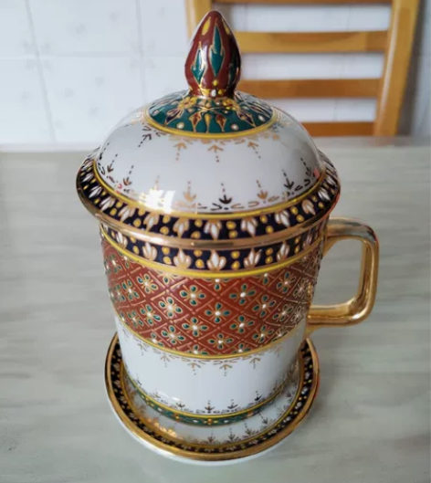 珐琅彩描金盖杯。喝茶、喝咖啡的高档杯子,鎏...