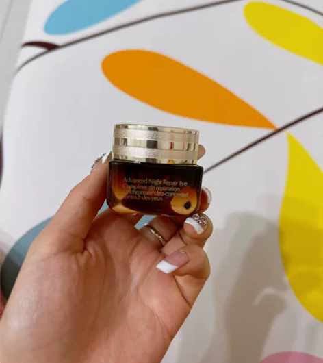 雅诗兰黛小棕瓶眼霜。余量不多，介意勿拍不退...