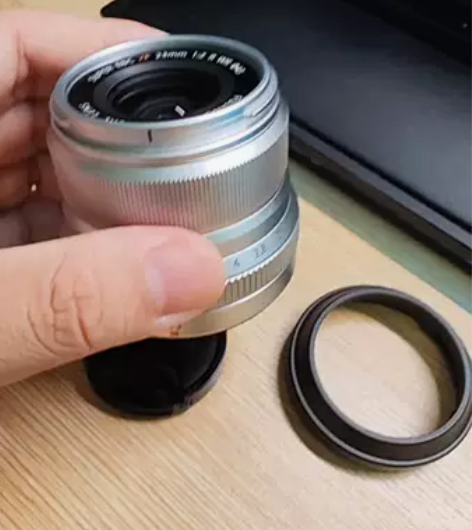 富士23F2镜头银色 没下架就是在，描述说...