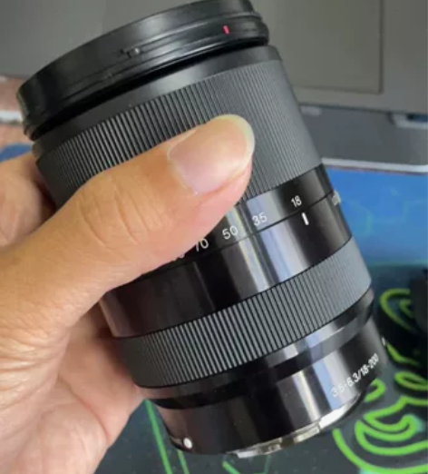 索尼18—200镜头 e卡口 轻微使用痕迹...