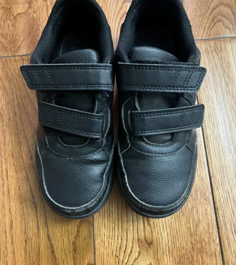 黑色Adidas阿迪 鞋12k 感兴趣的话...