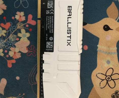 英睿达内存条单根8g 3200。某东购入。...