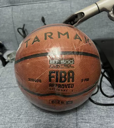 全新未拆迪卡侬儿童5号篮球，60运费自理 ...